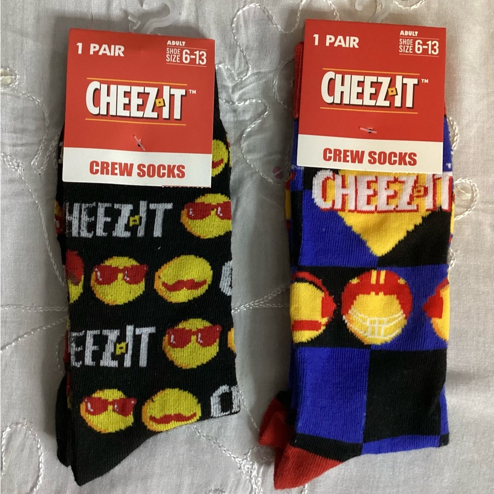 2 Pairs: CHEEZ IT Emoji Crew Socks 6-13